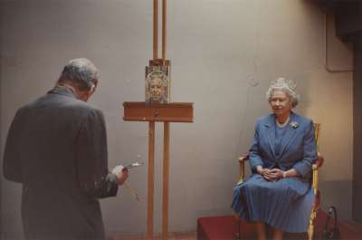 Image of Lucian Freud painting the Queen